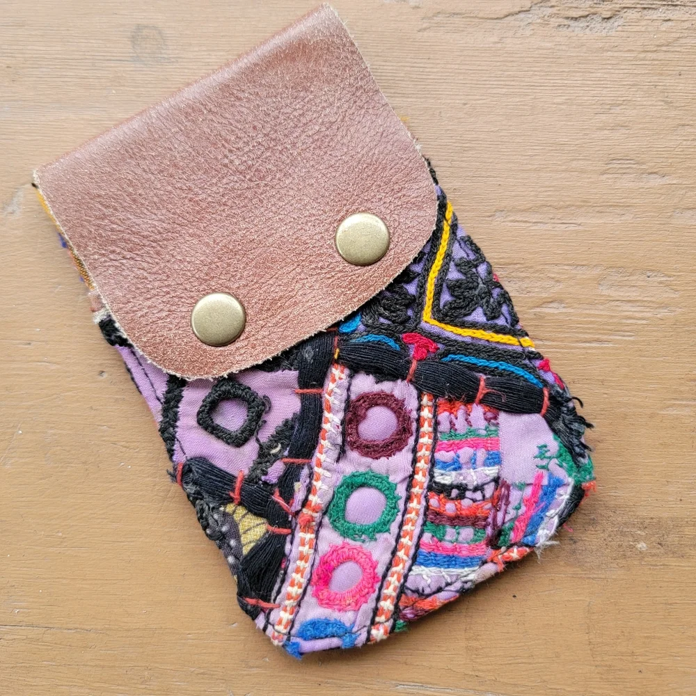🌋👽 Free People Boho Embroidered Repurposed vtg banjara hippie Wallet card case - Picture 9 of 16
